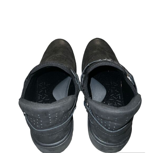 ✨Bzees Slip-On Booties - Barista✨ - Picture 3 of 12